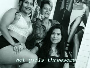 Hot_girls_threesome