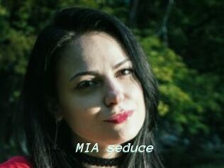 MIA_seduce