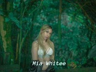 Mia_Whitee