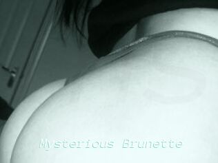 Mysterious_Brunette