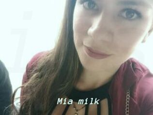 Mia_milk