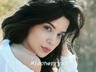 Miacherryxx