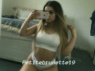 Petitebrunette19
