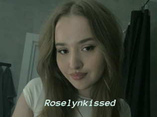 Roselynkissed